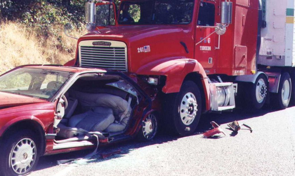 El Mejor Bufete Legal de Abogados de Accidentes de Semi Camión, Abogados Para Demandas de Accidentes de Camiones Vista California